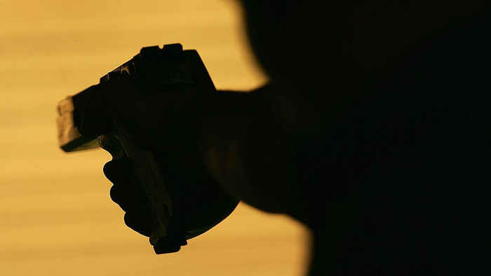 Bé trai 3 tuổi tử vong trong ngày sinh nhật vì vô tình dùng súng bắn vào người. Ảnh minh họa