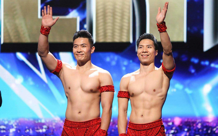 Quốc Cơ - Quốc Nghiệp bán đấu giá trang phục từng mặc tại chung kết Britain's Got Talent trong đêm nhạc gây quỹ hướng về miền Trung Ảnh 2