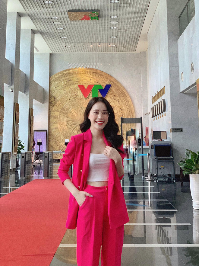 Dính tin đồn cặp đại gia, 'ngồi tiệc' là có tiền, nữ MC VTV đáp trả 'cực gắt' Ảnh 6