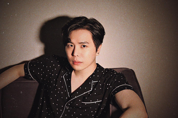 Nhờ phong cách ăn mặc vô cùng tinh tế, anh chàng nhanh chóng gia nhập hàng ngũ soái ca trong lòng của các fan nữ.