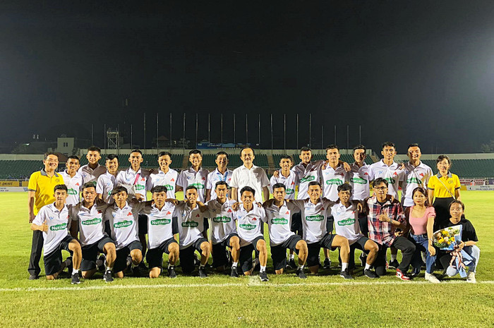 Những tấm ảnh về bầu Hải với bóng đá có thể nói rất hiếm. Đây cũng là một điều rất thú vị dù ông Hải gắn bó với bóng đá nhiều năm liền.