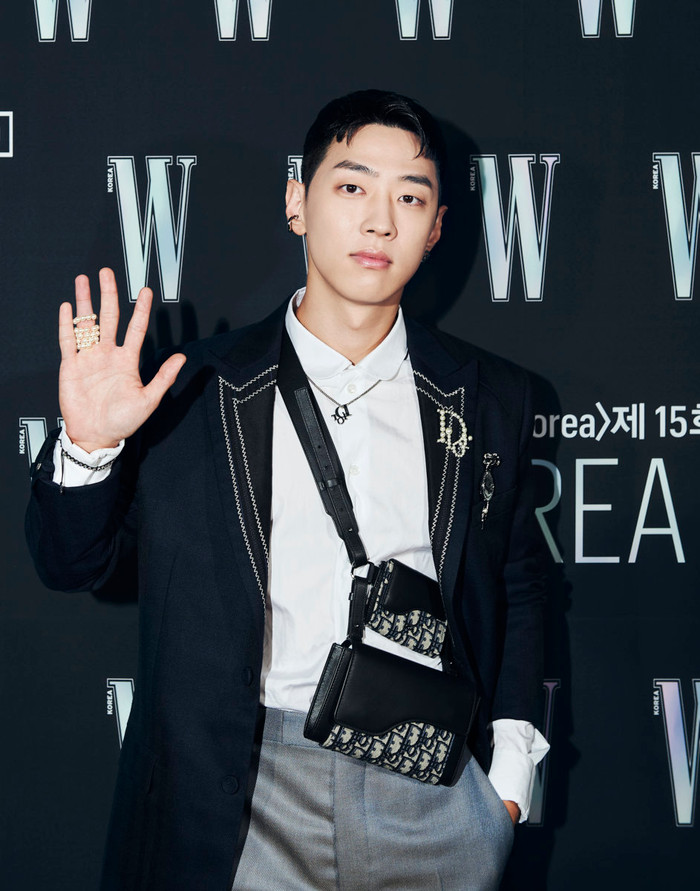 Đêm hội 'W Korea 2020': Mặt Park Min Young cứng đờ biến dạng, Park Shin Hye đọ sắc 'chị em nàng Han' và Jessica - Krystal Ảnh 15