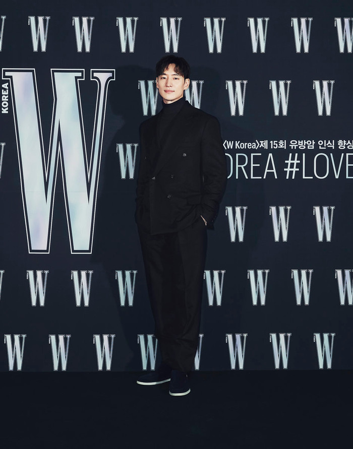 Lee Je Joon lịch lãm.