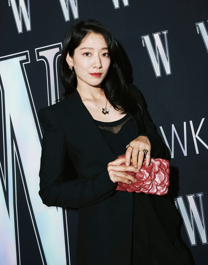 Như một quý cô giàu có.