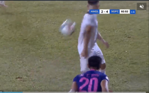 Học trò ném bóng vào mặt Hồng Duy, sao thầy bảo 