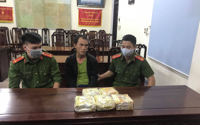 Công an nổ súng AK, bắt cán bộ y tế vận chuyển ma túy Ảnh 2