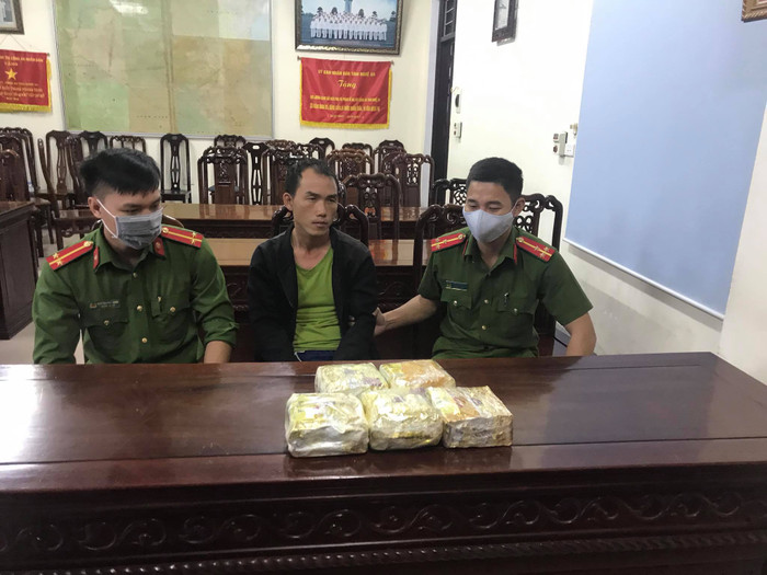 Đối tượng cùng tang vật vụ án