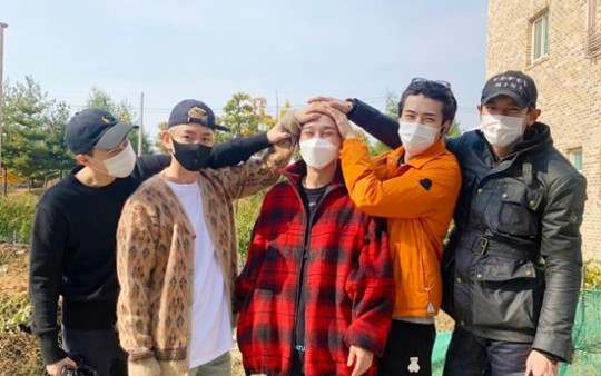 Thành viên EXO tiễn Chen nhập ngũ vào ngày hôm nay (26/10) Ảnh 2