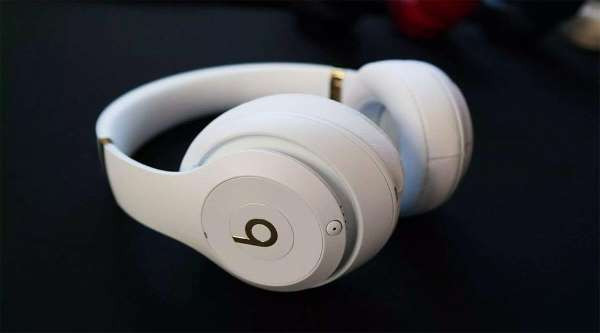 Apple đang ấp ủ ra mắt tai nghe trùm tai và nó có thể sẽ thay thế cho dòng tai nghe Beats. Ảnh: BI