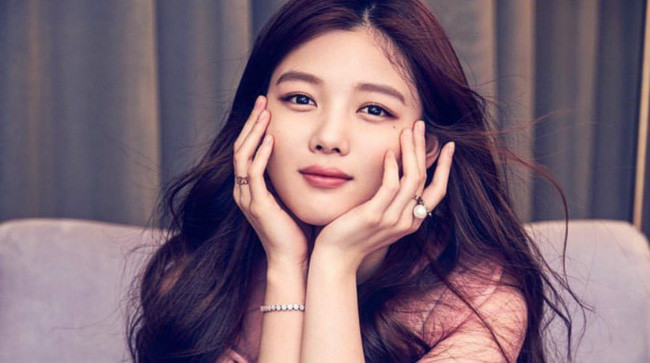 Kim Yoo Jung khoe nhan sắc xinh đẹp hiếm trong ảnh selfie ở nhà Ảnh 9