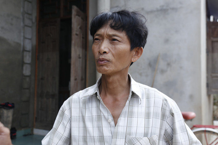 Cả gia đình ông Trần Sỹ Cường (52 tuổi, thôn Đồng Tư) may mắn sống sót khi được ông Bình cứu nạn khi nước đang chuẩn bị ngập tới nóc nhà.