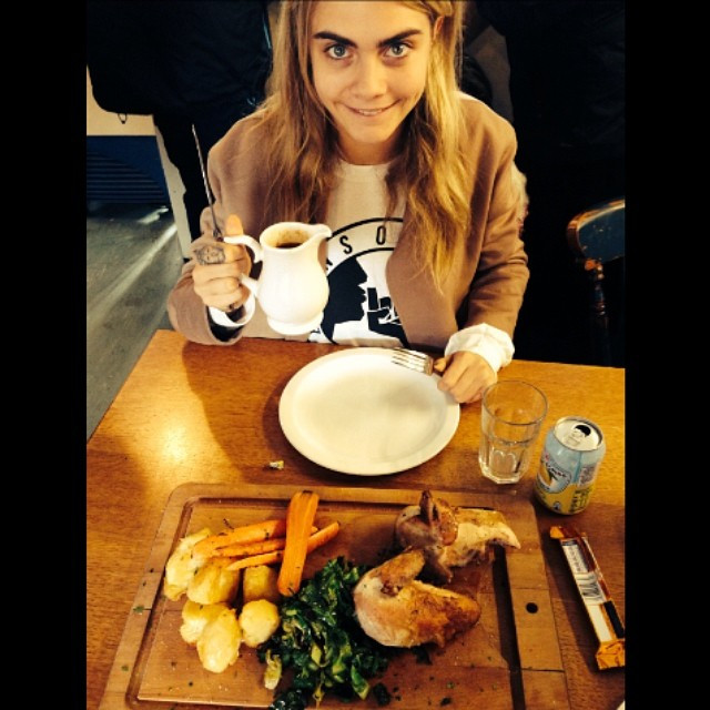 9 siêu mẫu được mệnh danh 'thánh body' nhưng rất chăm ăn pizza, hamburger Ảnh 8