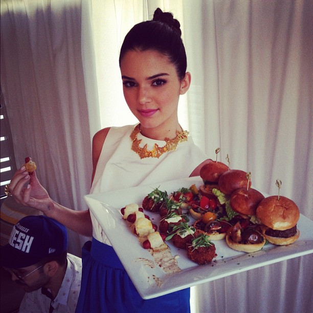 9 siêu mẫu được mệnh danh 'thánh body' nhưng rất chăm ăn pizza, hamburger Ảnh 4