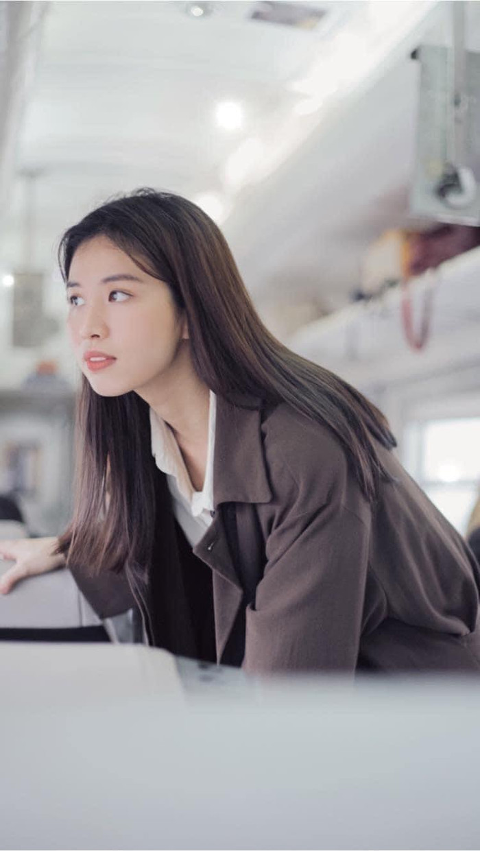 Trầm trồ với vẻ đẹp tựa diễn viên HongKong của nữ giảng viên NEU, xem đến loạt thành tích càng khiến nhiều người ngưỡng mộ Ảnh 1