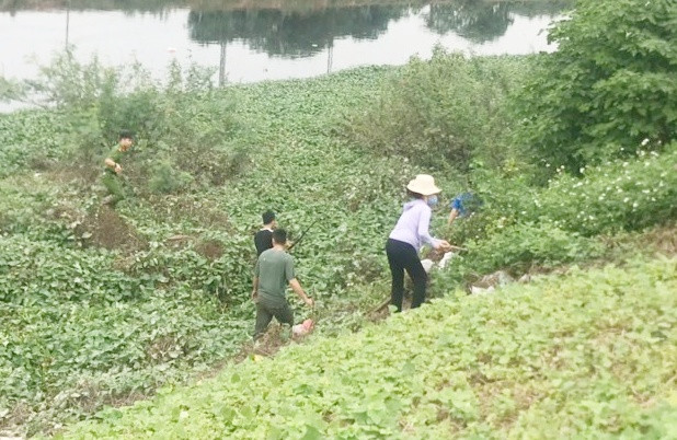 Theo người thân, tối qua người nhà tìm kiếm đến nửa đêm không có tin tức, trời khuya nên mọi người quyết định tạm dừng đến sáng nay.