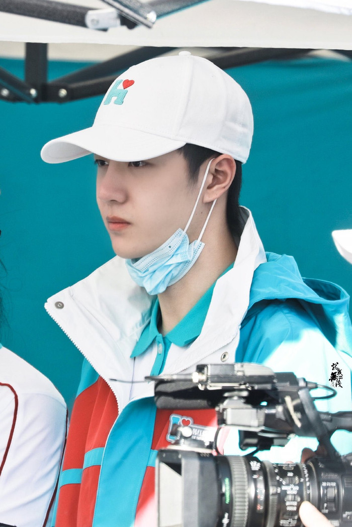 Vương Nhất Bác tham gia thiện nguyện, lười quan tâm đến câu mỉa mai của đàn chị Ảnh 9