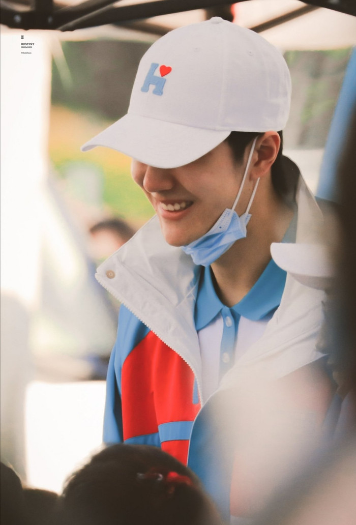 Vương Nhất Bác tham gia thiện nguyện, lười quan tâm đến câu mỉa mai của đàn chị Ảnh 17