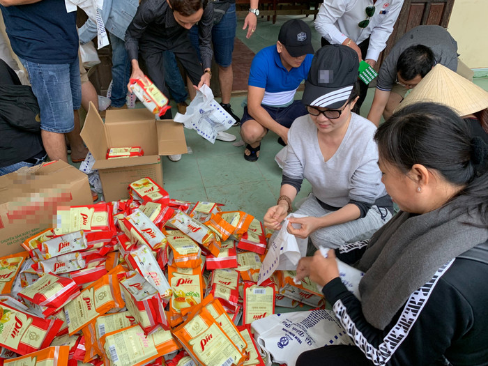 NSND Thanh Ngân hủy hết show diễn, trực tiếp vào tâm lũ trao quà cho bà con miền Trung Ảnh 6