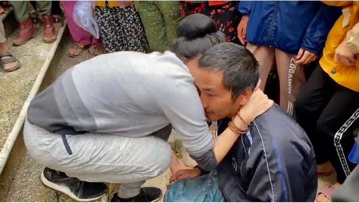 NSND Thanh Ngân hủy hết show diễn, trực tiếp vào tâm lũ trao quà cho bà con miền Trung Ảnh 12