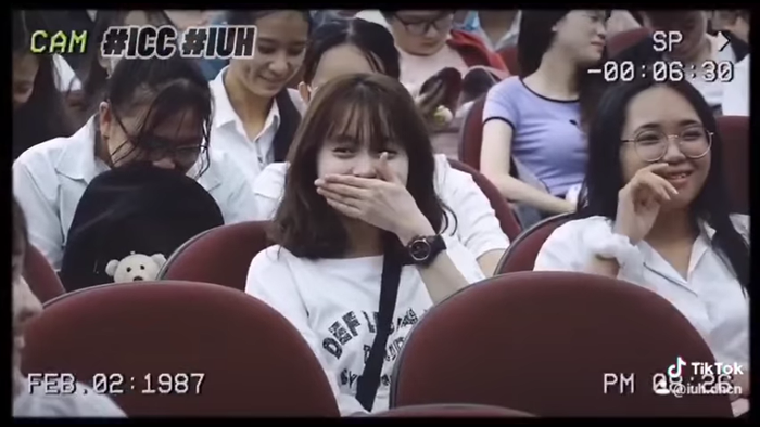 Loạt khoảnh khắc đáng yêu của các tân sinh viên trường ĐH Công nghiệp TP.HCM 'đốn tim' cư dân mạng Ảnh 11