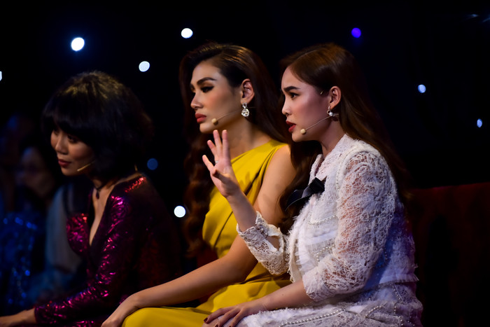 Hai khách mời cảm động trước câu chuyện của Thuỷ Tiên