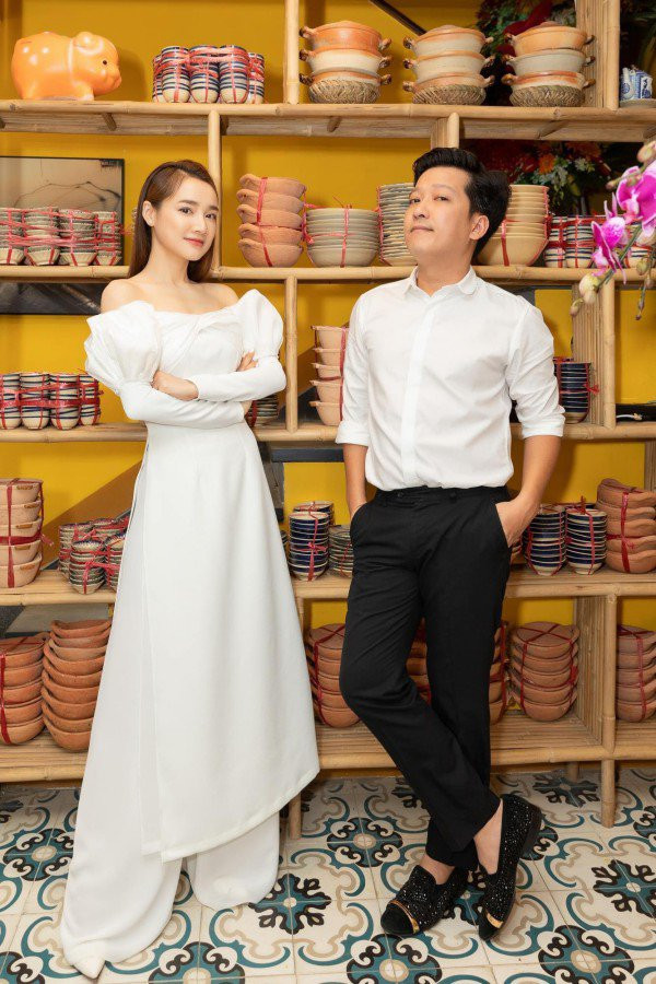 Đôi khi không cần diện outfit giống nhau, chỉ cần chung tông màu là đã toát lên sự đồng điệu.&nbsp;