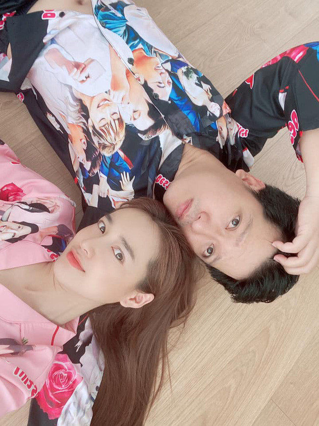 Việc lựa chọn màu sắc, vợ màu hồng, chồng màu đen theo đó cũng khẳng định cá tính mỗi người.&nbsp;