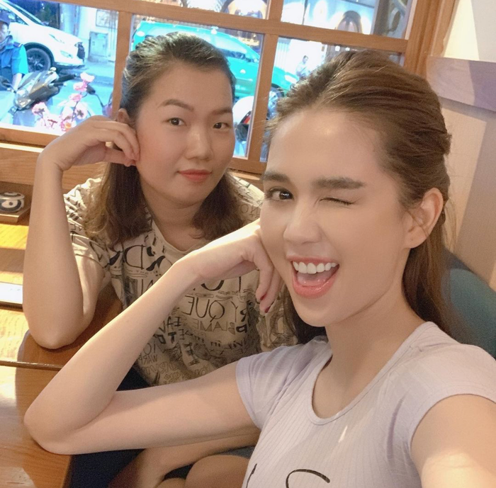 Ngọc Trinh mở tiệc mừng Thúy Kiều đạt tick xanh facebook Ảnh 1
