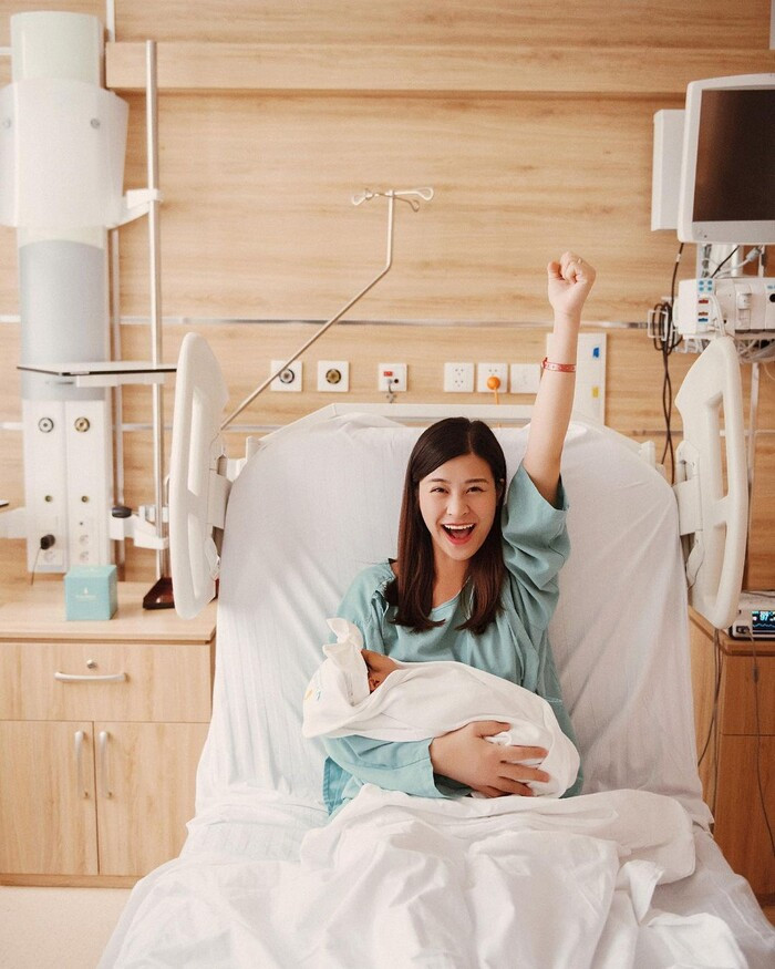 Nhan sắc của Đông Nhi trước và sau khi khi 'vượt cạn' đã nhận được nhiều lời khen ngợi từ mọi người