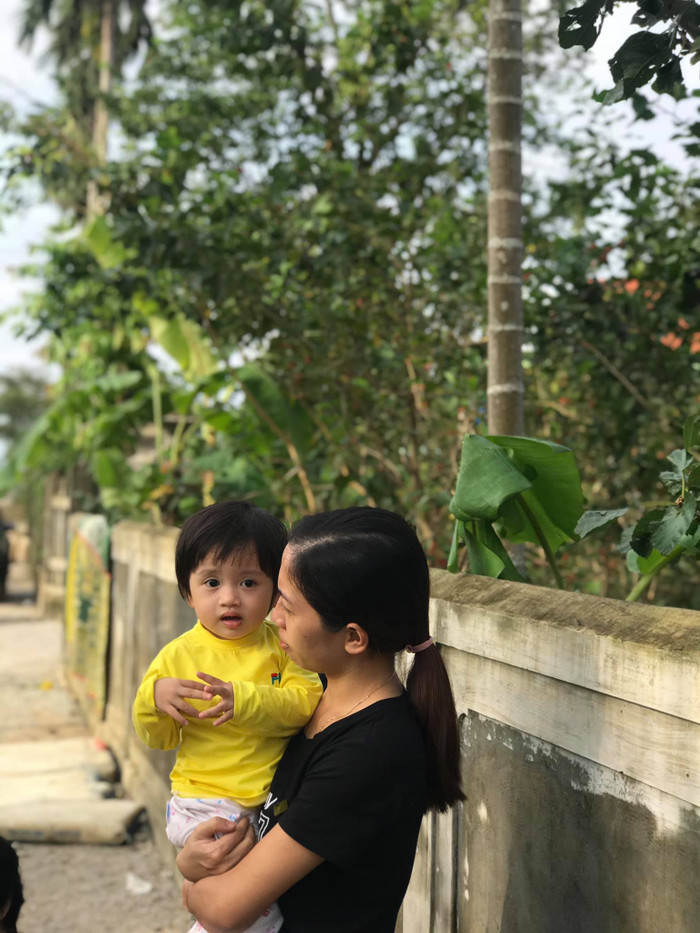 Nhìn ánh mắt con trẻ, ai cũng xót xa trước sự ra đi của Đại úy Trương Anh Quốc