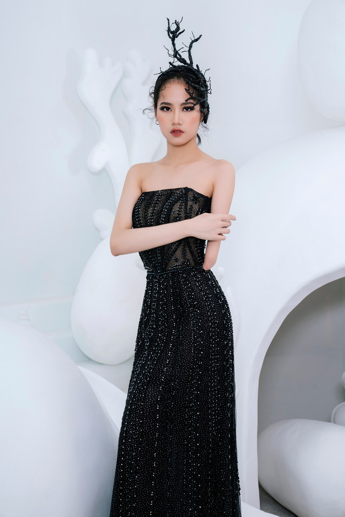 Model khuyết tay Hà Phương thần thái 'nuốt ống kính', khoe vóc dáng với đầm dạ hội Ảnh 3