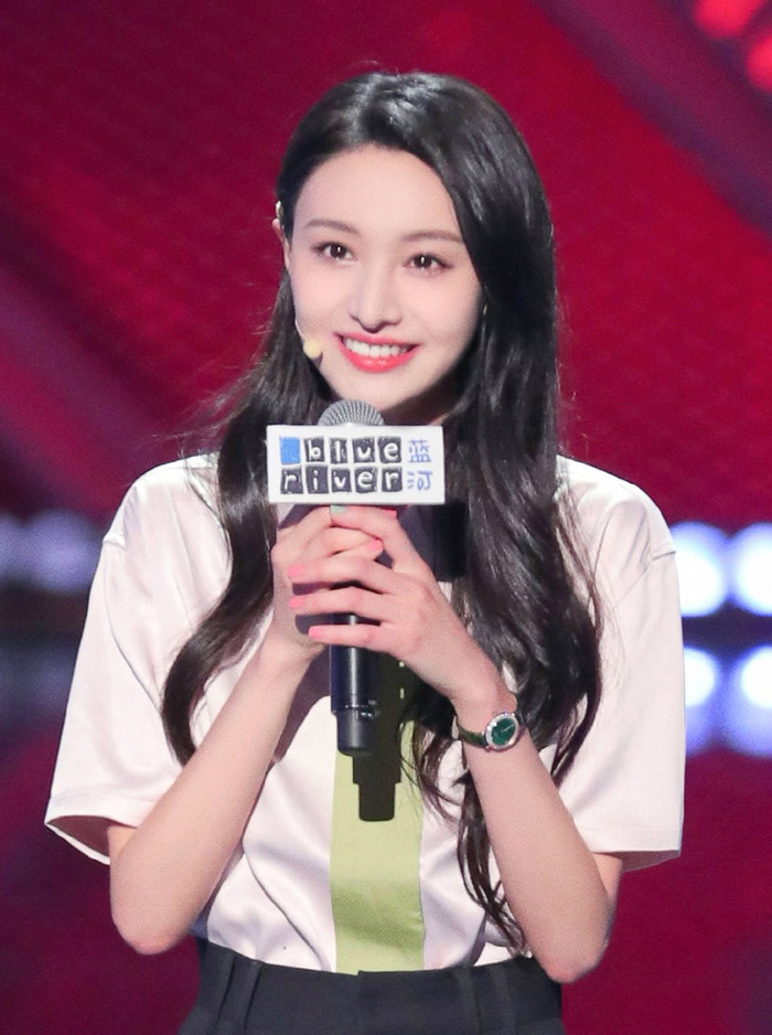 Mỗi lần xuất hiện tại các chương trình hay sự kiện giải trí thì Trịnh Sảng đều trở thành tâm điểm chú ý