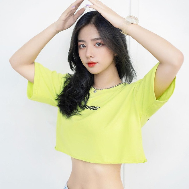 Hotgirl Instagram bị 'khui' ảnh ngoài đời thực eo ngấn mỡ khác xa hình trên mạng Ảnh 5