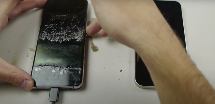 Samsung Galaxy S20 không còn dùng được sau thử nghiệm. Ảnh chụp màn hình