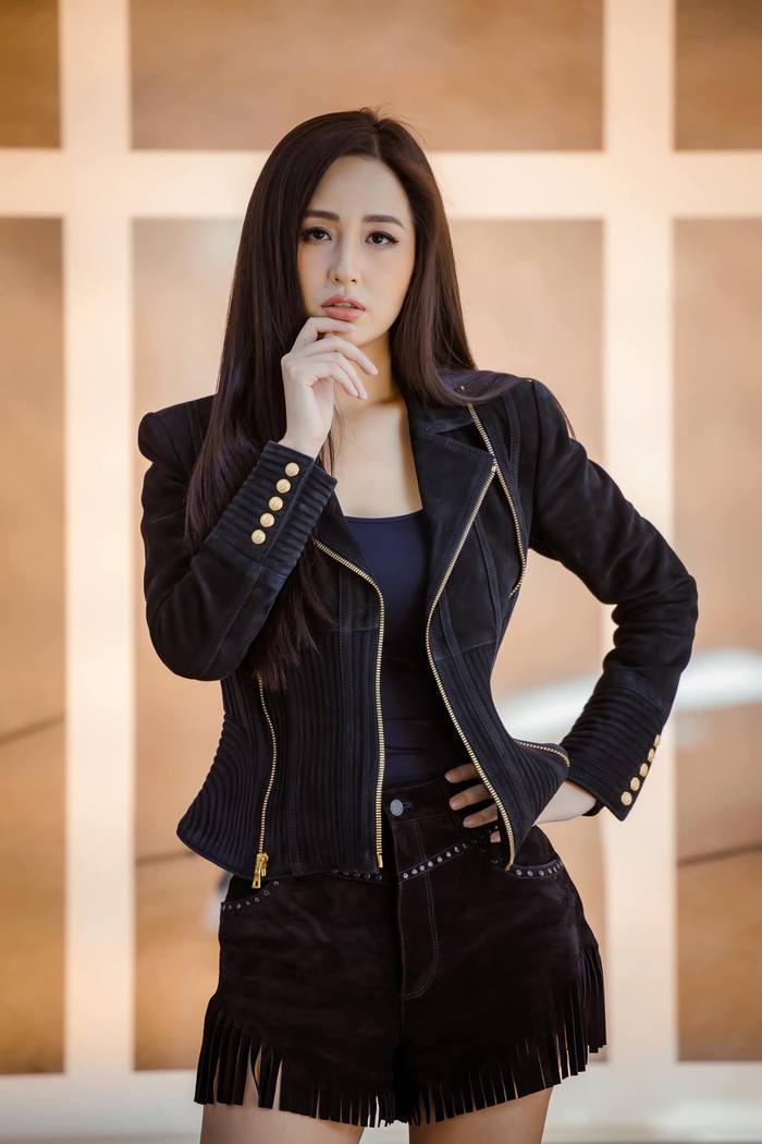 Cây đồ sành điệu, kín đáo hợp với không khí chuyển mùa gió se lạnh khi xuống phố của Mai Phương Thúy