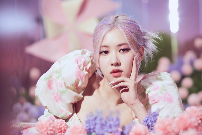Cư dân mạng cho rằng Rosé là một trong những thành viên nhóm nhạc nữ mà cô bạn gái cũ Chanyeol đề cập đến.