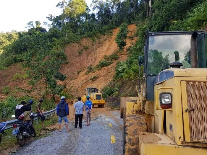 Vụ sạt lở đất ở Quảng Nam: Mất liên lạc với cả gia đình Bí thư xã Trà Leng Ảnh 1