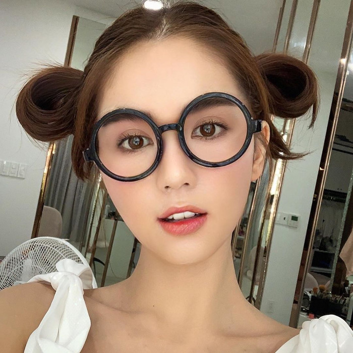 Có thể thấy tạo hình trẻ trung và ngọt ngào thế này của Ngọc Trinh càng làm nổi bật khả năng 'lão hóa ngược' của cô nàng