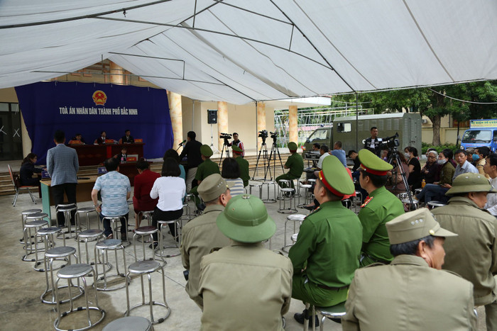 Toàn cảnh phiên xét xử.