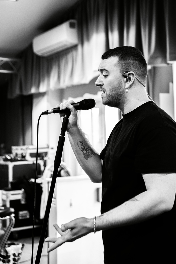 Sam Smith đăng tải hình ảnh diễn tập vài ngày trước