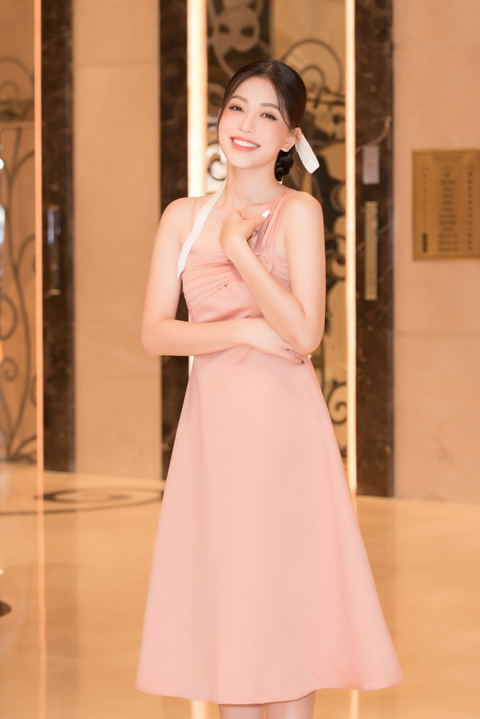 Á hậu Phương Nga là một trong những giám khảo vòng thi Tài năng Hoa hậu Việt Nam 2020.