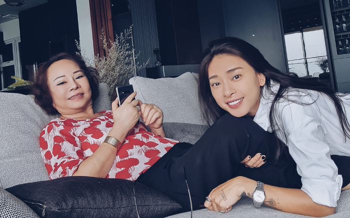 Ngô Thanh Vân bị dìm nhan sắc thực sự khi khoe ảnh bên mẹ ruột Ảnh 2