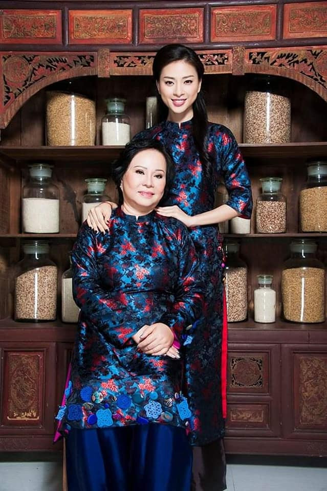 Ngô Thanh Vân rất hiếm khi chia sẻ hình ảnh chụp cùng với mẹ 