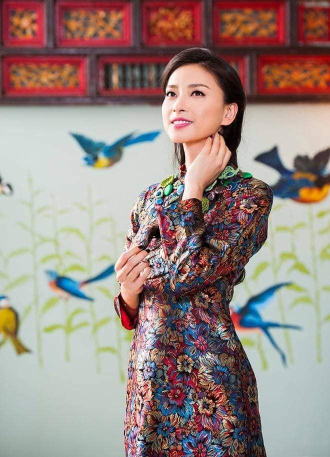 Nữ diễn viên từng chia sẻ, mẹ cô là người khá nghiêm khắc nhưng rất gần gũi với con gái