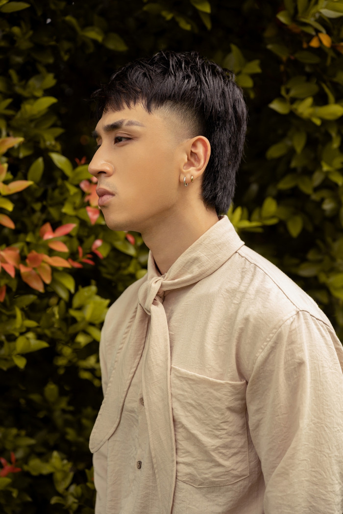 Dương Edward gây xôn xao vì ngoại hình khác lạ trong ngày trở lại Ảnh 2