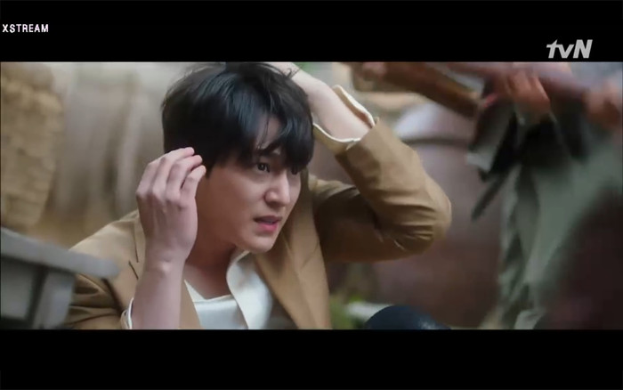 'Bạn trai tôi là hồ ly' tập 8: Bỏ mặc người tình, Lee Dong Wook xả thân cứu em trai Kim Bum trước? Ảnh 39