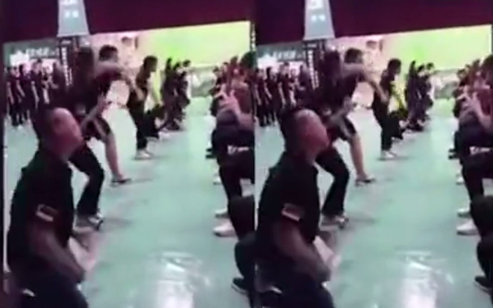 Công ty bắt nhân viên quỳ dưới đất, tự tát liên tiếp vào mặt Ảnh 2