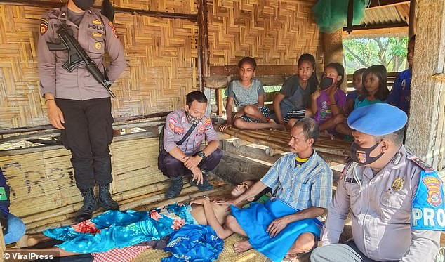 Sống chung với bạn gái, chàng trai bị phạt treo ngược đến nhập viện Ảnh 4