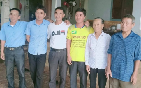 Nam thanh niên phụ hồ lao mình xuống sông Lam, cứu 3 người trong cùng một gia đình bị lật thuyền Ảnh 2