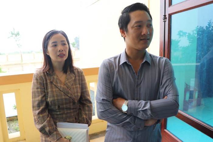 Vợ chồng anh Hưng có mặt tại toà từ rất sớm.